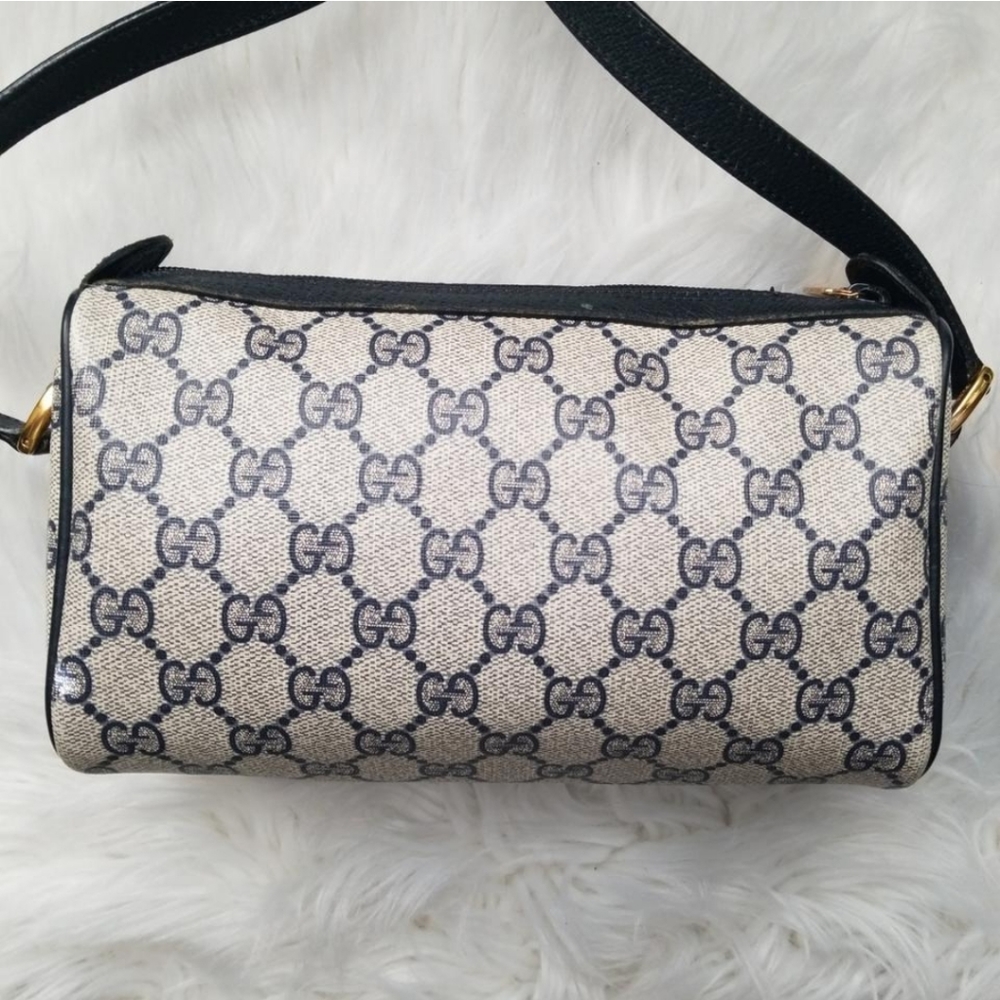 Authentic Vintage Gucci Crossbody Bag - Picture 4 of 12